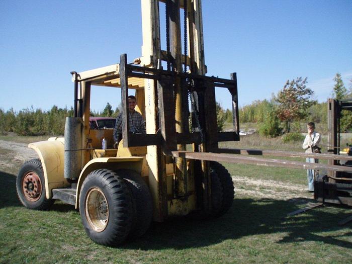 ベンチ② Hyster H-165 Forklift (#4692)